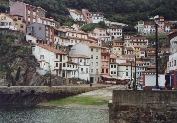 Cudillero.JPG (53053 bytes)