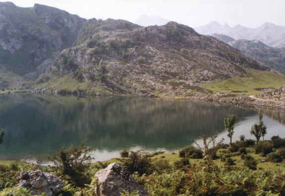 Lago.JPG (42366 bytes)